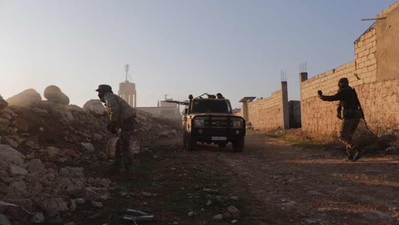 Ofensiva-fulger a rebelilor in Siria, care au intrat in orasul Alep. Fortele guvernamentale, sustinute de Rusia, bat in retragere Imagine