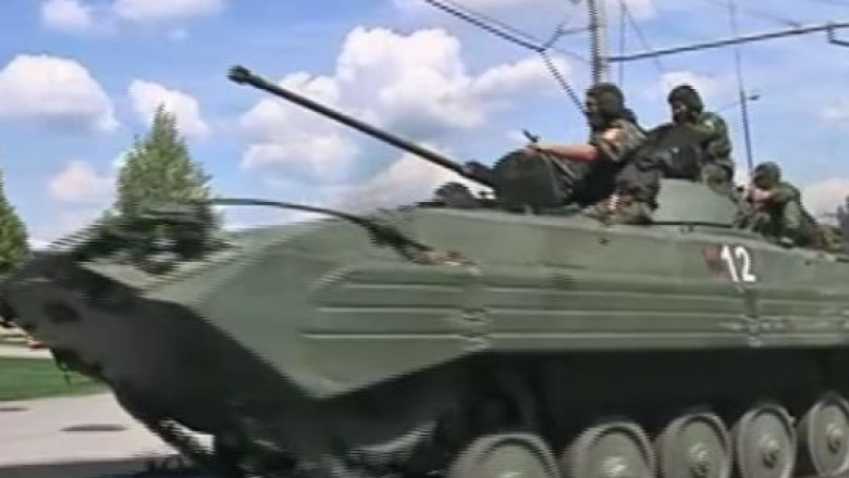 Ofensiva pentru eliberarea orasului Donetk. Mai multe tancuri ale armatei ucrainene au atacat pozitiile rebelilor Imagine