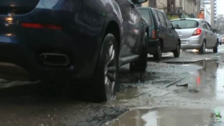 Off road de Capitala. Masinile nu au nicio sansa in fata gropilor din centrul Bucurestiului Imagine