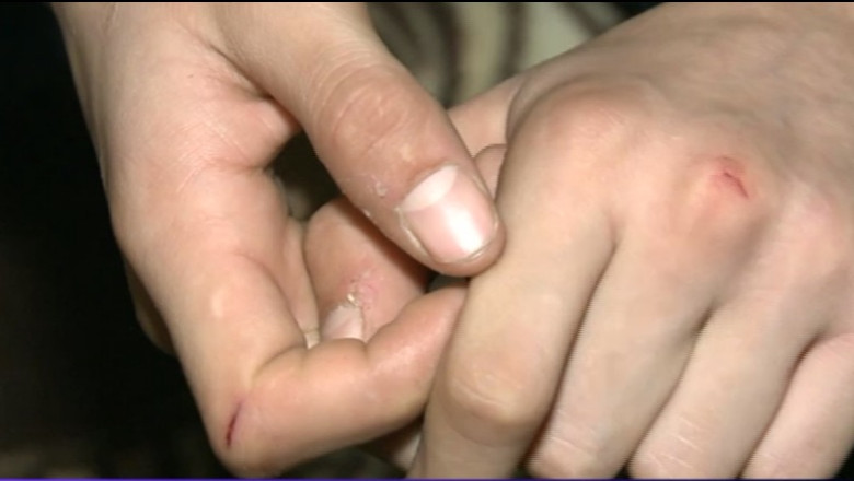 Oficial, 80.000 de copii au parintii la munca in strainatate. Marturii emotionante Imagine