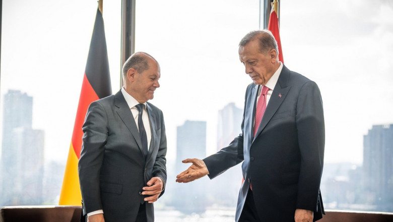 Olaf Scholz l-a invitat pe Erdogan la Berlin pentru „a conferi un nou elan cooperarii intre cele doua tari” Imagine