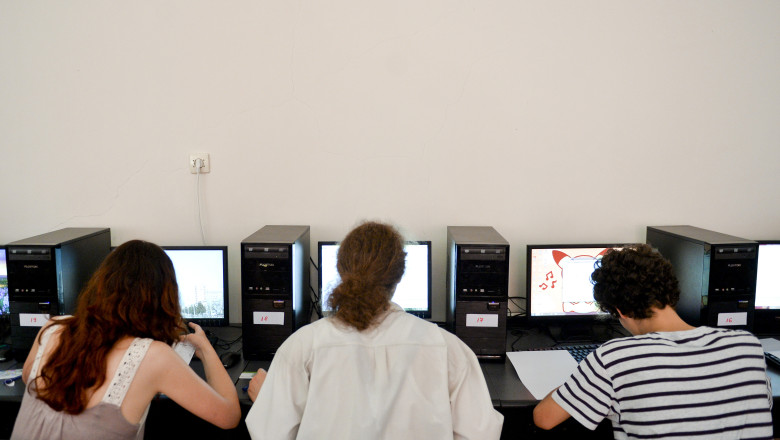 Olimpicii romani au obtinut patru medalii la Turneul international de informatica din Bulgaria Imagine