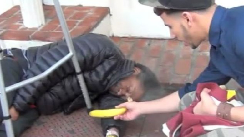 Om al strazii pentru 2.000 de dolari. Un american le propune bogatilor sa ii ghideze in lumea saracilor Imagine