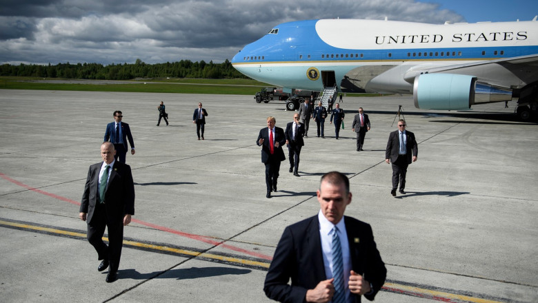 „Om pentru om, arma pentru arma”. Culisele uriasei operatiuni de pregatire a intalnirii dintre Putin si Trump in Alaska Imagine