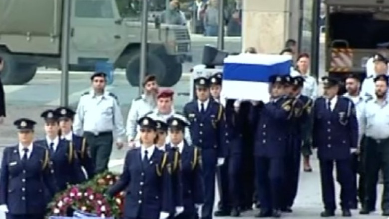 Omagii pentru Ariel Sharon. O tara intreaga il plange pe fostul premier israelian Imagine