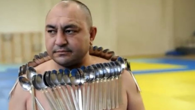 Omul-magnet. Un georgian atrage orice obiect metalic Imagine