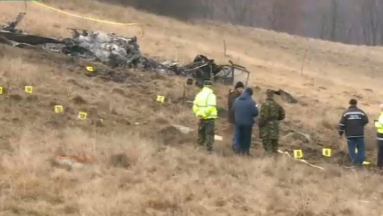 Onoruri pentru victimele accidentului aviatic Imagine