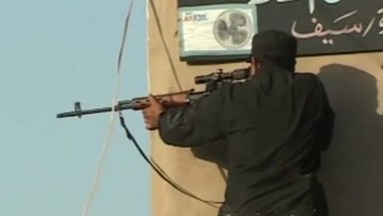 ONU a decretat stare de urgenta umanitara maxima in Irak. SUA si Franta trimit arme kurzilor Imagine