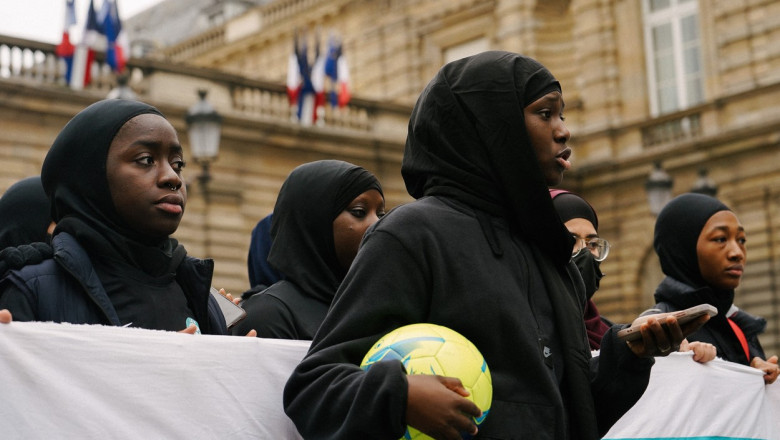 ONU critica decizia Frantei de a interzice hijabul sportivelor din lotul francez la Jocurile Olimpice din 2024 Imagine