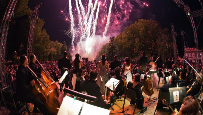 Opera din Iasi deschide stagiunea cu un spectacol in aer liber Imagine