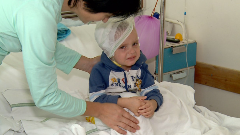 Operat pentru a doua oara. Copilul consultat de sase medici pentru un diagnostic, inca sub observatie Imagine