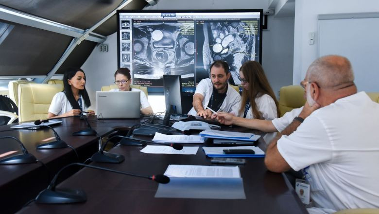 Operatie minim invaziva pentru un barbat cu o boala severa frecventa Imagine