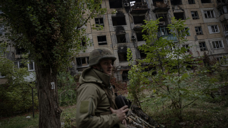 Operatiune de salvare in Avdiivka: Localnicii fug din calea rusilor fluturand panze albe. Ucraina a evacuat peste 100 de civili Imagine