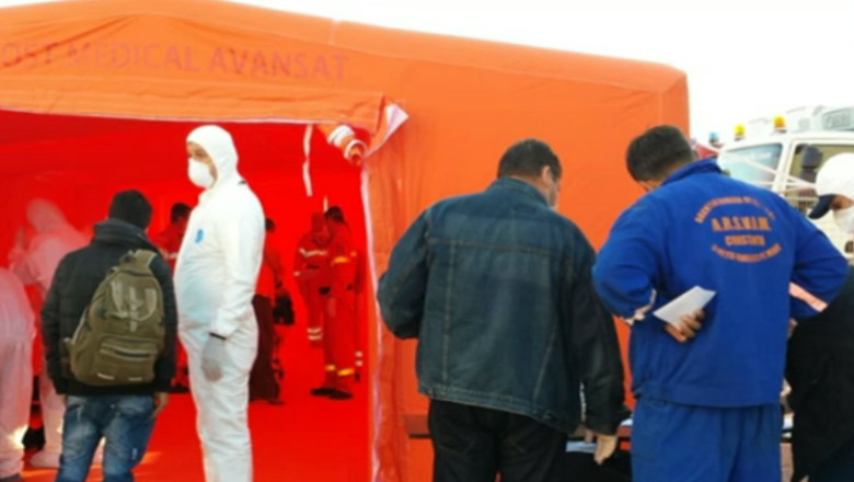 Operatiune de salvare la Marea Neagra. 90 de transfugi din Orientul Mijlociu au scapat cu viata inainte ca ambarcatiunea lor sa se rastoarne Imagine