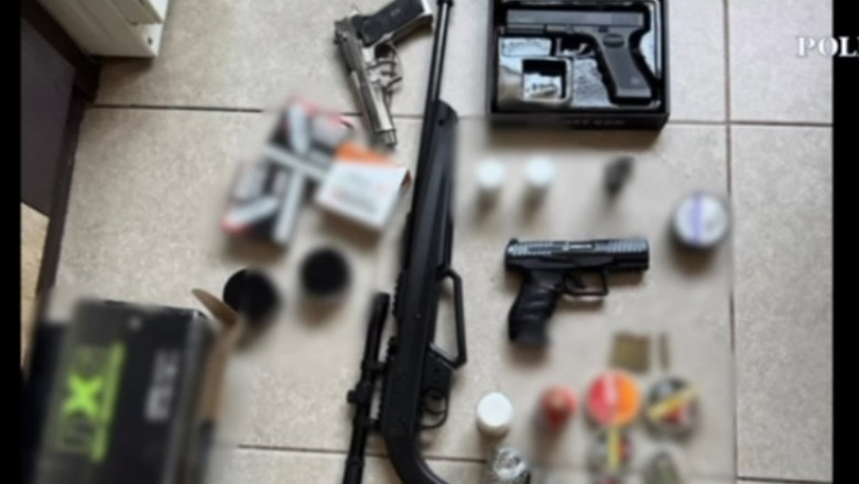 Operatiunea Jupiter. Politistii au gasit zeci de arme, dupa perchezitii in Capitala. 26 de verificari si in judetul Arges Imagine