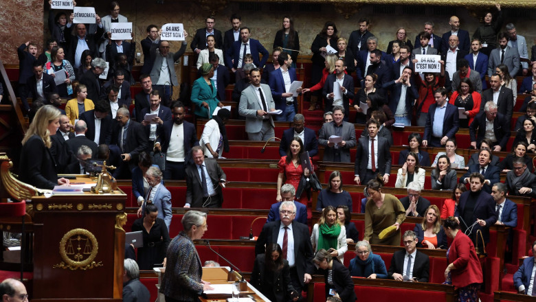Opozitia din Franta ameninta sa rastoarne guvernul. Doua motiuni de cenzura au fost depuse in Adunarea Nationala Imagine