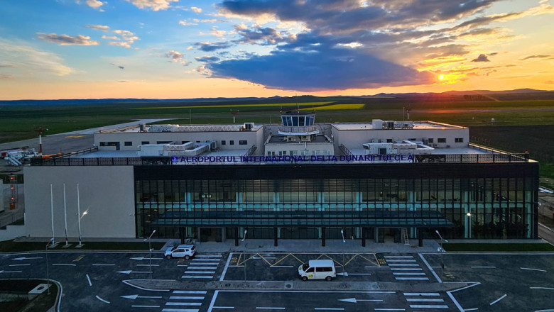 Opt calatori in trei luni, pe aeroportul din Tulcea. Asta nu-i opreste pe sefi sa faca angajari Imagine