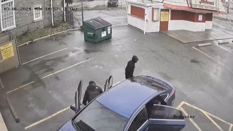 Opt elevi de liceu au fost impuscati intr-o statie de autobuz. Este al patrulea atac din Philadelphia in doar cateva zile Imagine