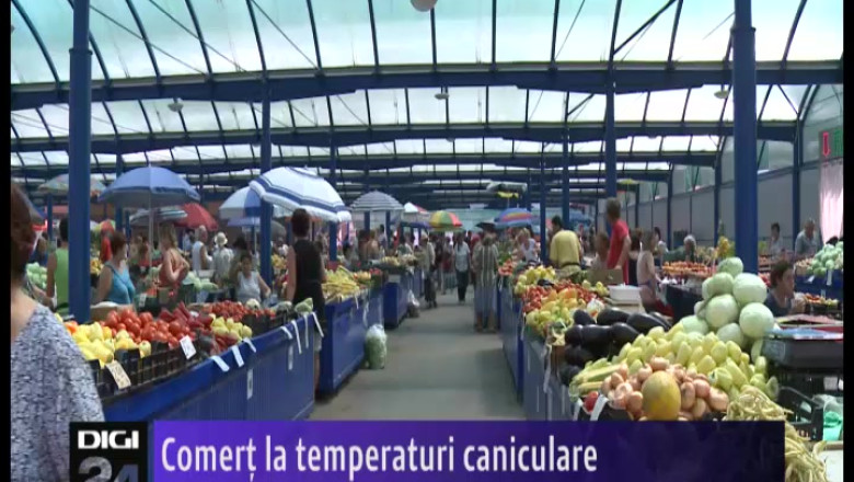 ORADEA. La piata, ca la sauna. Din cauza acoperisului, comerciantii din piata Cetate indura peste 40 de grade Imagine