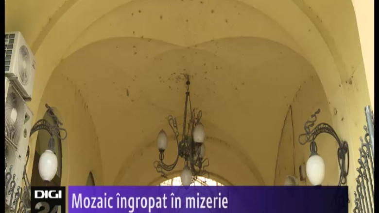 ORADEA. Mozaicul din Pasajul Vulturul Negru, ingropat in mizerie Imagine