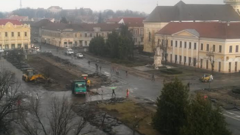 Oradea, orasul-santier. Muncitorii lucreaza in mai multe zone Imagine