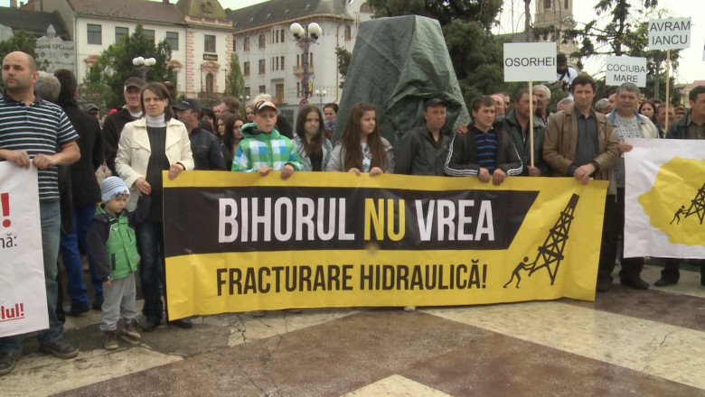 ORADEA. Sute de protestatari le-au cerut primariilor din Bihor sa nu autorizeze explorarea gazelor de sist Imagine