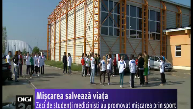 ORADEA. Zeci de studenti medicinisti au alergat, au organizat meciuri amicale si au pregatit sucuri naturale ca sa promoveze miscarea Imagine