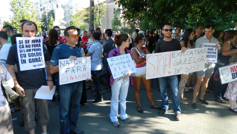 Oradenii ies in strada, in semn de solidaritate cu locuitorii din Pungesti Imagine