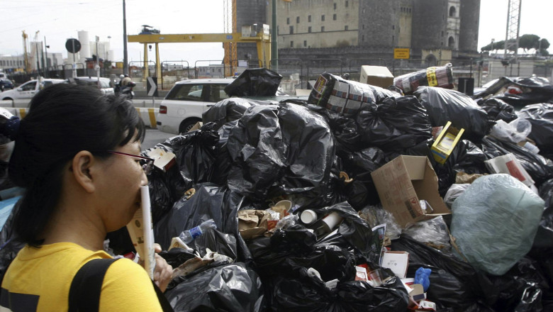 Oradenii pot aduna obiecte vechi de uz casnic in puncte special amenajate Imagine