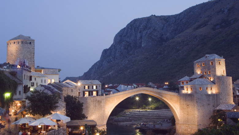 Orasul care este cel mai bine pastrat secret al Europei. Ape turcoaz, poduri emblematice si preturi mici Imagine