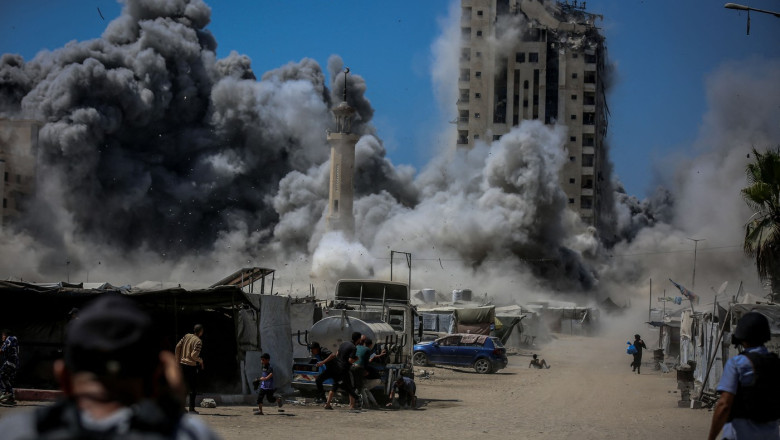 Orasul Gaza, sub buldozere: zeci de cladiri au fost puse la pamant. Cresc ingrijorarile privind relocarea fortata a palestinienilor Imagine