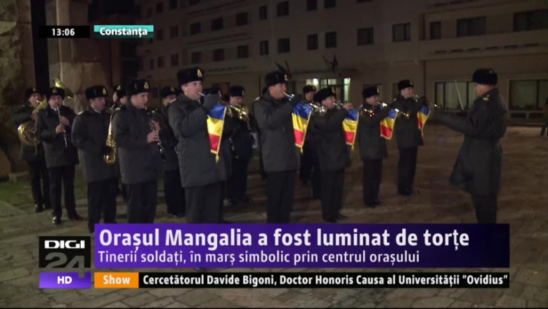 Orasul Mangalia a fost luminat de torte. Tinerii soldati, in mars simbolic prin centrul orasului Imagine