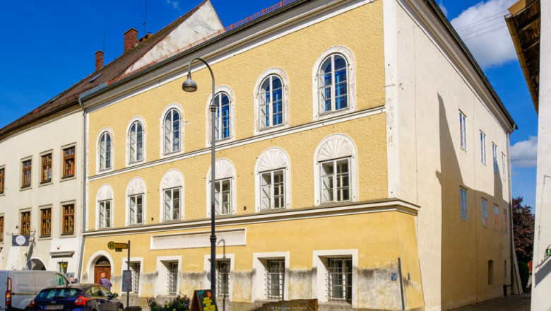 Orasul natal al lui Hitler continua sa onoreze doi nazisti, atrage atentia o asociatie din Austria Imagine