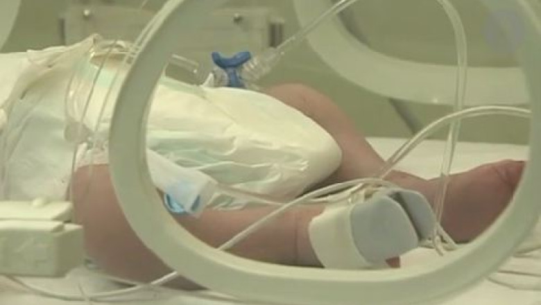 Orfana din prima clipa de viata. O fetita a fost adusa pe lume, in Gaza, dupa ce mama a murit intr-un raid Imagine