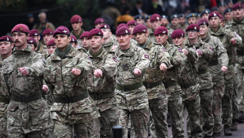 Orgie cu parasutisti filmata intr-o baza militara britanica. Oficial al armatei: „Nu este reclama pe care ne-o doream” Imagine
