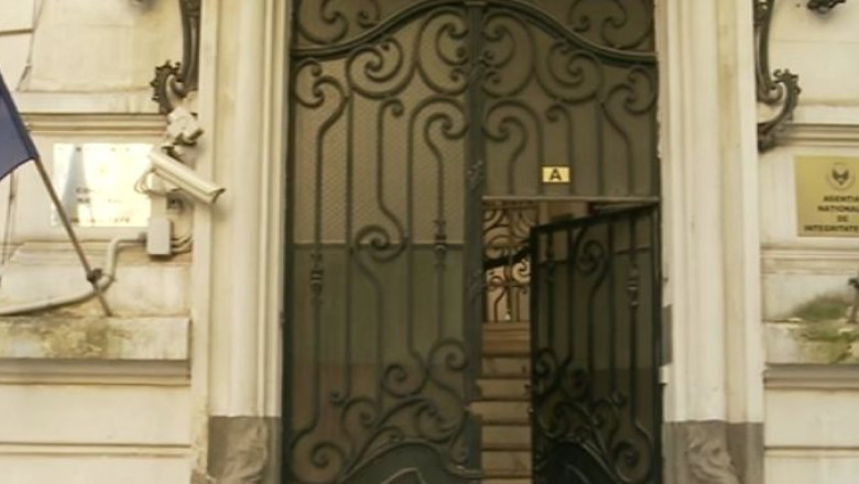 Ori la primarie, ori la companie. Peste 270 de primari au fost declarati incompatibili Imagine