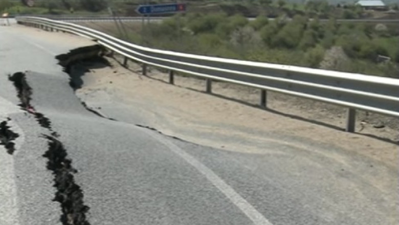 Orsova risca sa ramana izolata din cauza alunecarilor de teren Imagine