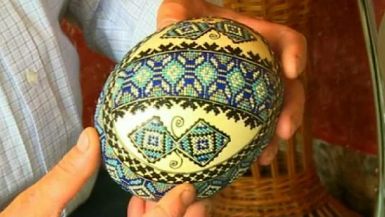 Oul de strut incondeiat, un decor scump. Un exemplar costa intre 70-300 de euro Imagine