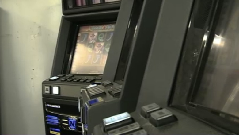 Pacanelele, luate din drumul tinerilor. Jocurile de noroc ar putea fi permise doar la cazinouri si loterie Imagine