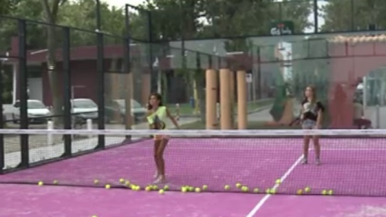 Padel, un nou joc la moda pe litoral Imagine
