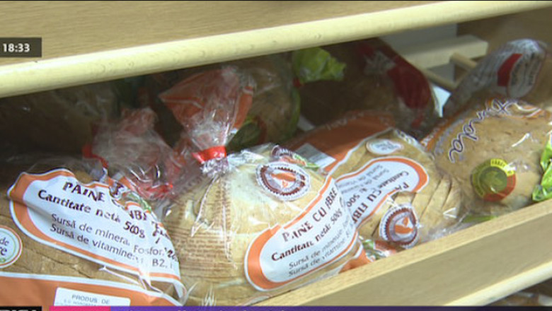 Paine alba vanduta la negru, in Timisoara Imagine