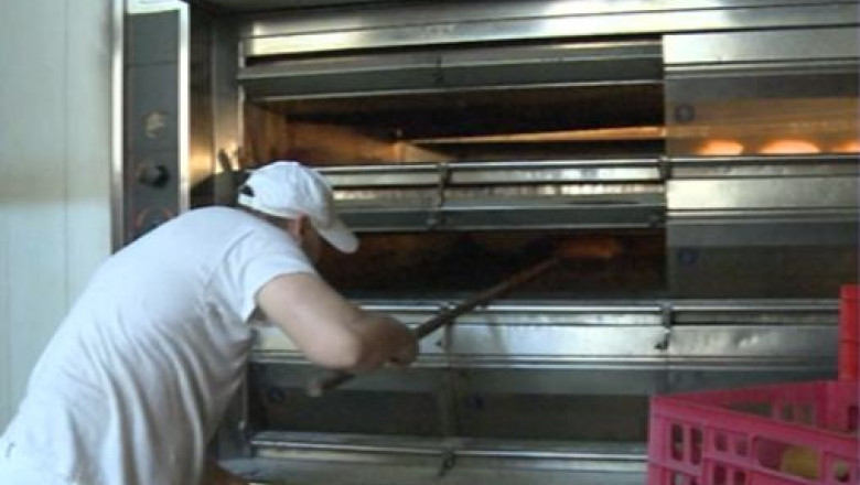 Paine cu E-uri, in continuare pe rafturile din Oltenia Imagine