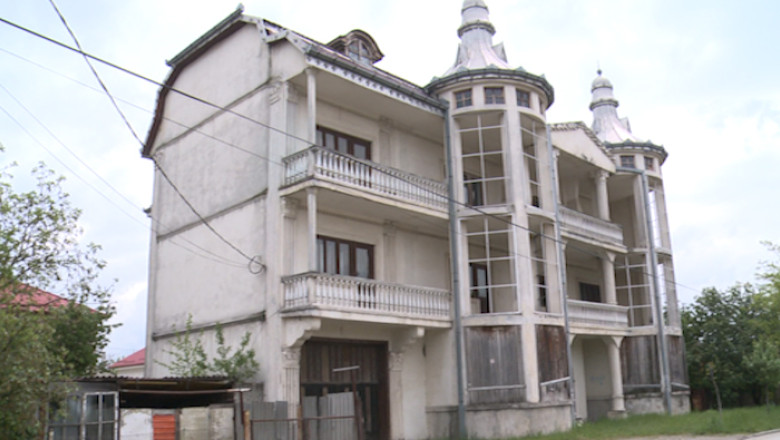 Palat construit ilegal, aproape de demolare Imagine