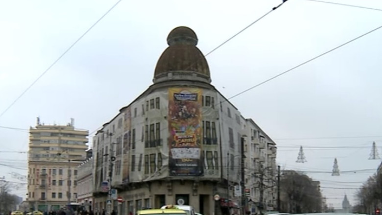 Palatul Braunstein, simbol al Iasiului care pune in pericol trecatorii Imagine