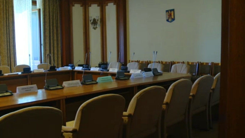 Palatul Parlamentului "consuma" milioane de euro anual, dar este mai mult gol. V. Ponta: "Ar putea fi aici o exploatare agricola" Imagine