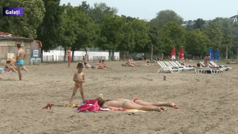 Pamant in loc de nisip, dusuri ruginite si toalete insalubre la plaja Dunarea, singura din Galati Imagine