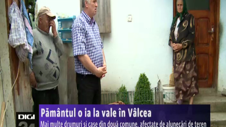 Pamantul o ia la vale in Valcea. Mai multe drumuri si case sunt afectate de alunecari de teren Imagine