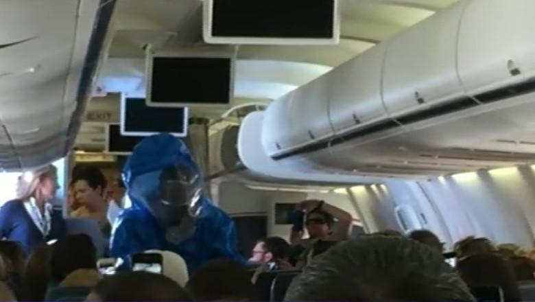 Panica in avion. Un pasager a inceput sa stranute si sa strige ca are Ebola Imagine
