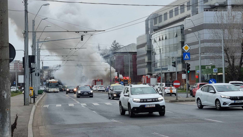 Panica in Capitala, dupa un incendiu izbucnit la Facultatea de Psihologie. Fumul s-a vazut de la sute de metri distanta Imagine