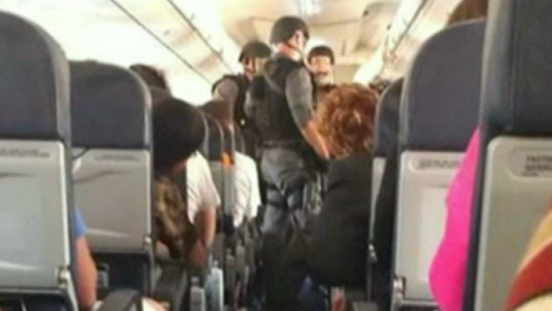 Panica la bordul unei curse de linie. Un pasager a amenintat ca arunca in aer avionul in care se aflau 189 de oameni Imagine